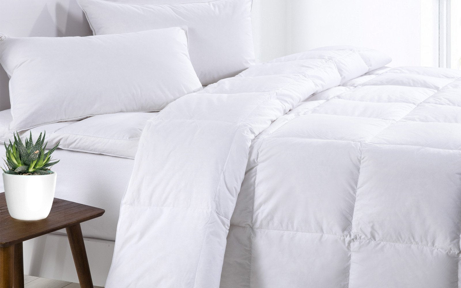 Royal Comfort 500GSM Goose Feather Down Quilt And Bamboo Quilted Pillow Set Double White Deals499